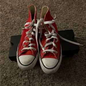 Women’s size 6.5 converse high tops (men’s size 4.5)
